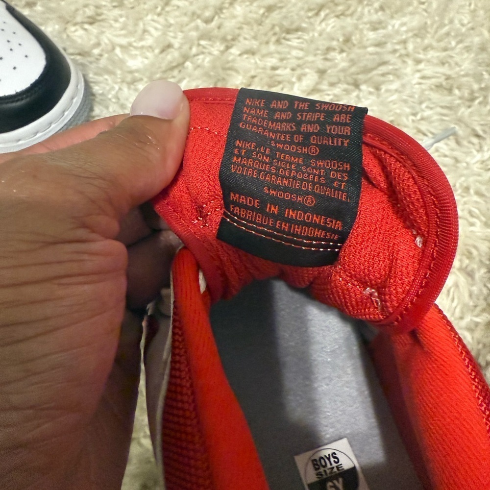 Nike Kids' Sneakers in White, Red, and Black - Picture 9 of 10